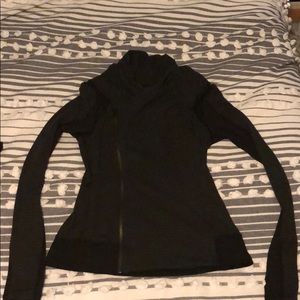 Sweater with double breasted zippers.